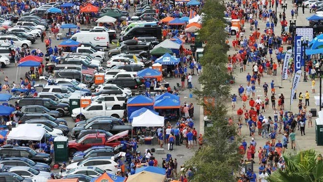 Fansparking and tailgating